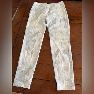 Mason’s slim fit pants Euro 46 GAN subtle green design on light background.